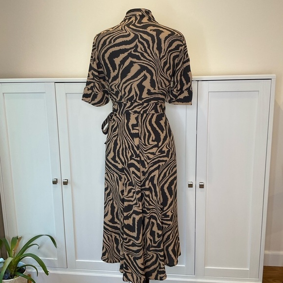 Ganni Animal Print Wrap Dress Belted Short Sleeve Black and Tan  Size 36 US 4 - Picture 9 of 16